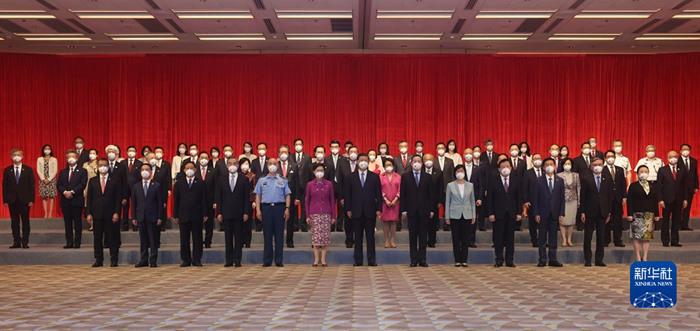 習(xí)近平會見香港特別行政區(qū)行政、立法、司法機(jī)關(guān)負(fù)責(zé)人