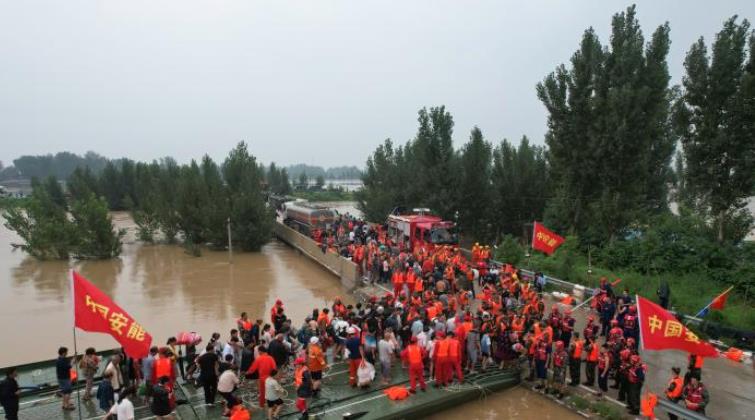 “逆行”重器中流擊水，創(chuàng)造救援速度奇跡<p>以精銳之“能”，護百姓之“安”，每一次極速救援，都是一場全力以赴，是承諾更是本色。<p>