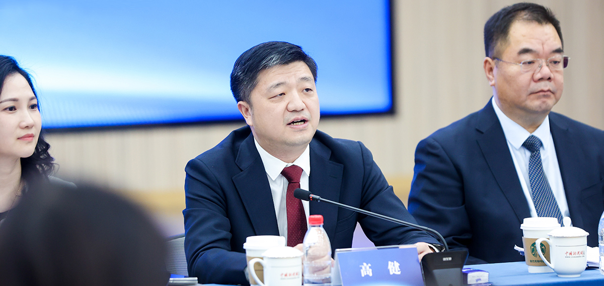 國(guó)家發(fā)改委國(guó)際司副司長(zhǎng)高健：助力美在華跨國(guó)企業(yè)更好融入新發(fā)展格局<p>    高健強(qiáng)調(diào)，中國(guó)擴(kuò)大高水平開(kāi)放的決心不變。中國(guó)政府一如既往歡迎包括美國(guó)企業(yè)在內(nèi)的各國(guó)企業(yè)來(lái)華發(fā)展、在華發(fā)展。<p>