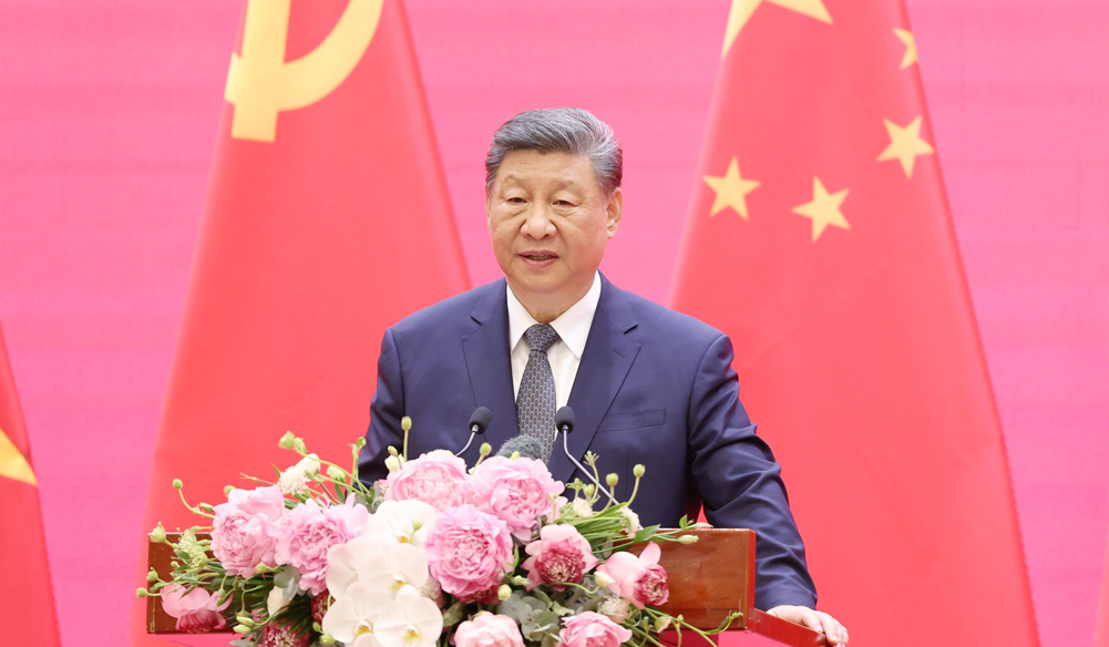 習(xí)近平同越共中央總書記蘇林、越南國家主席梁強(qiáng)共同會見中越人民大聯(lián)歡活動代表