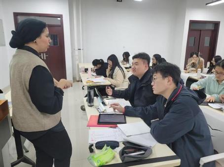 埃及青年艾小英：翻譯為“橋”文學為“媒”，讓讀者感知中國