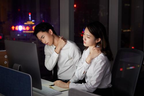 久坐傷身！中醫(yī)教你三組動作緩解肩頸疲勞